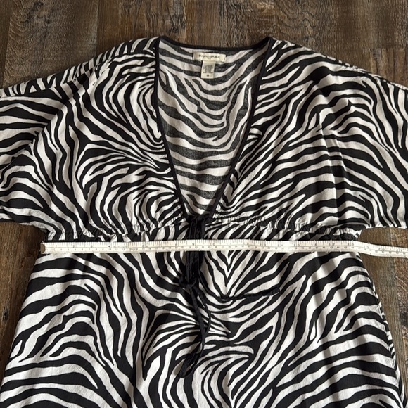 Banana Republic | Deep V- Neck Zebra 🦓 Print Cover up - Picture 7 of 9